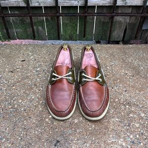 Sperry Authentic Original 2-Eye Boat Shoe -- 10M in Tan/Green